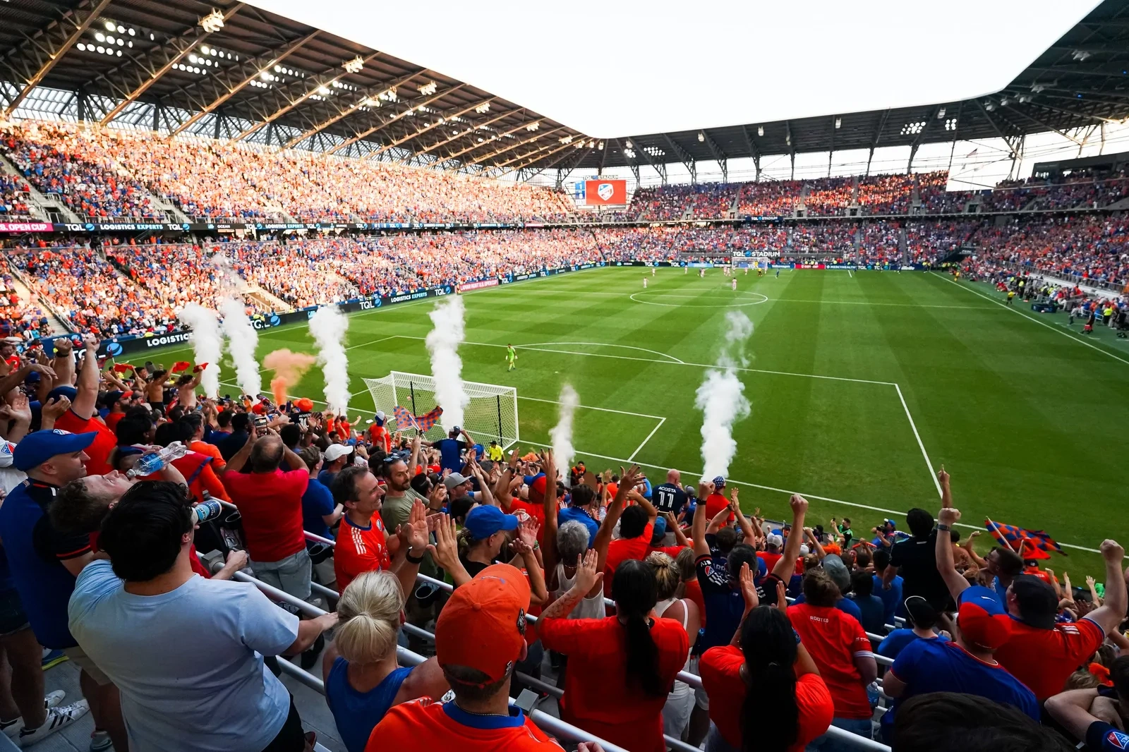 kaiyun合作的大型足球比赛现场直播画面